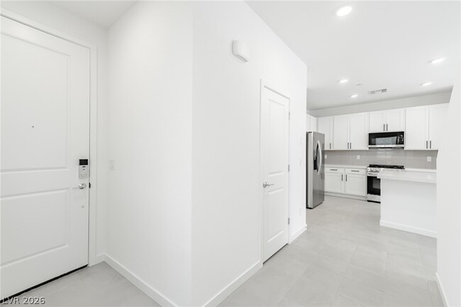 Building Photo - 873 Camargo St