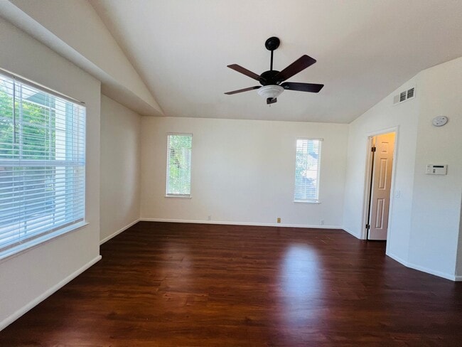 Building Photo - Spacious and Sparkling with New Paint 3 be...