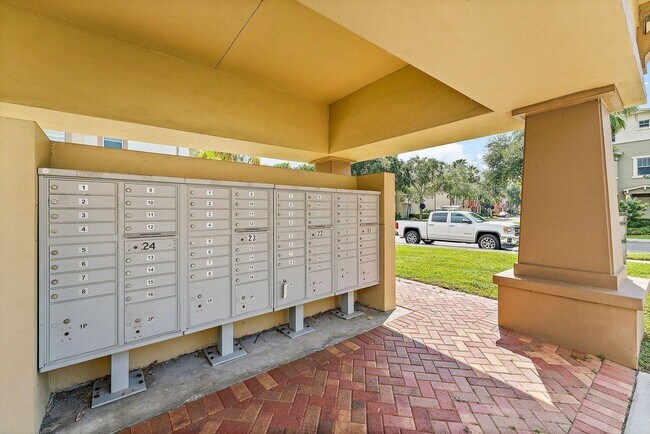 Building Photo - 500 Pacific Grove Dr