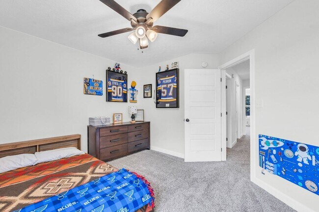 Building Photo - Pet Friendly Three Bedroom!