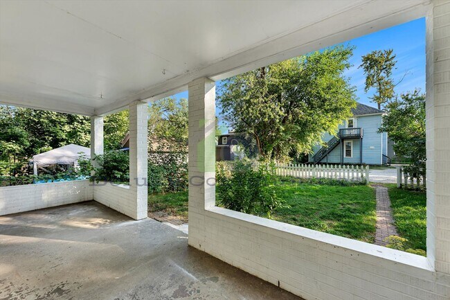 Building Photo - Remodeled 3BR + Flex Room | Steps from Leo...