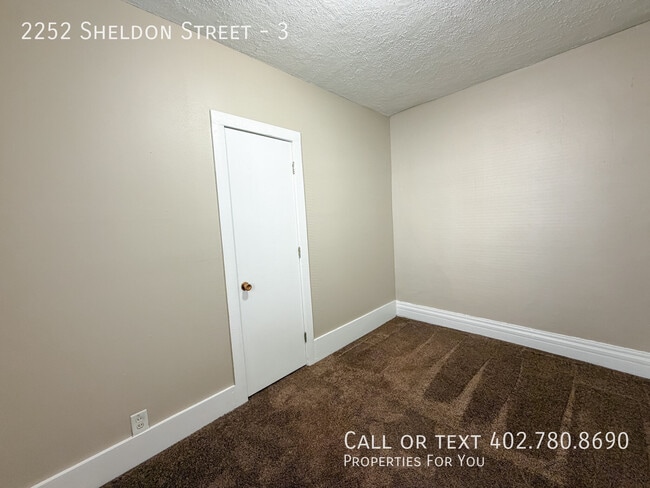 Building Photo - 2252 Sheldon St