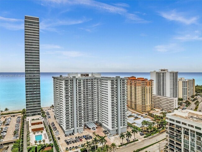 Building Photo - 2030 S Ocean Dr