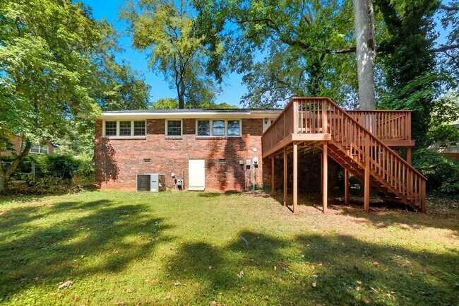 Building Photo - 332 Seneca Pl