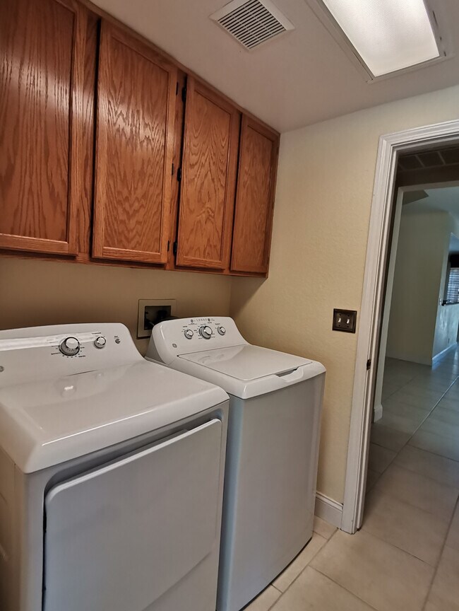 Building Photo - 3212 Bear Creek Dr