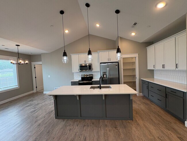 Building Photo - Modern Ranch Style Home in Quiet Neighborhood