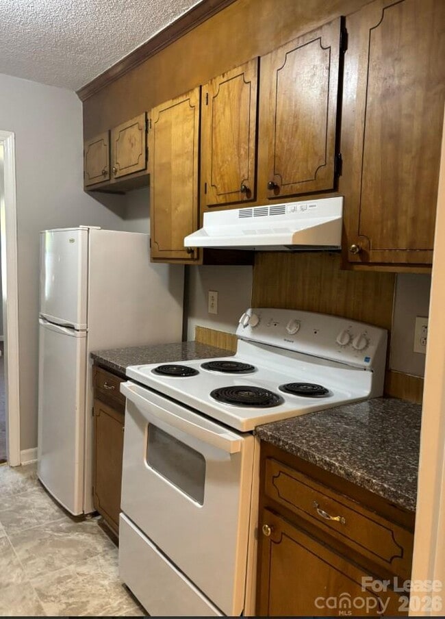 Building Photo - 3633 Driftwood Dr