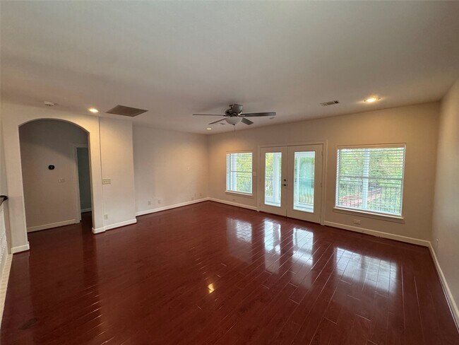 Building Photo - 107 Island Blvd