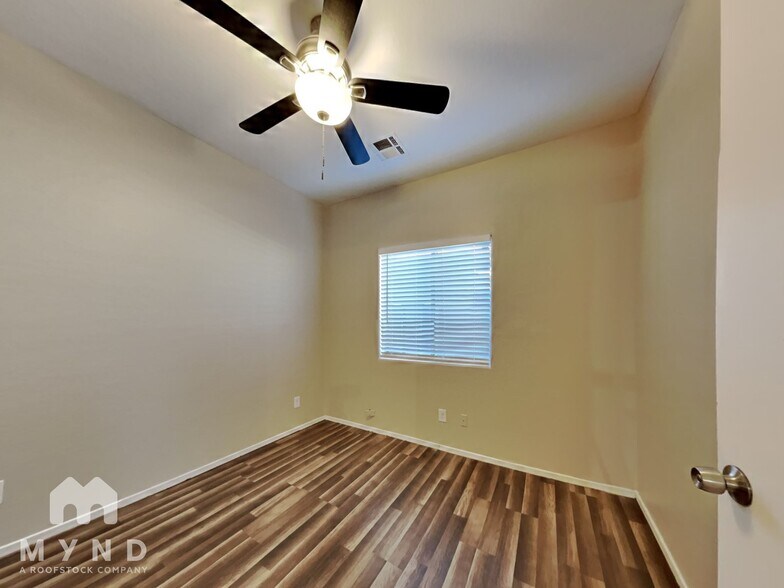 Building Photo - 5651 S 11th Dr