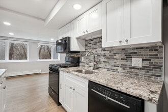 Building Photo - 1033 Bluff Ave E