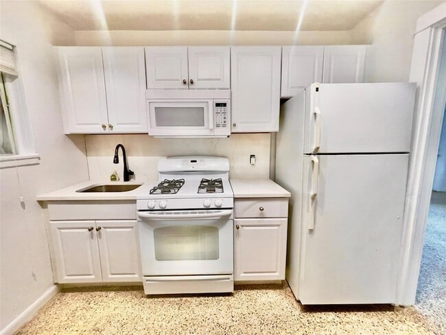 Building Photo - 1614 NE 7th St