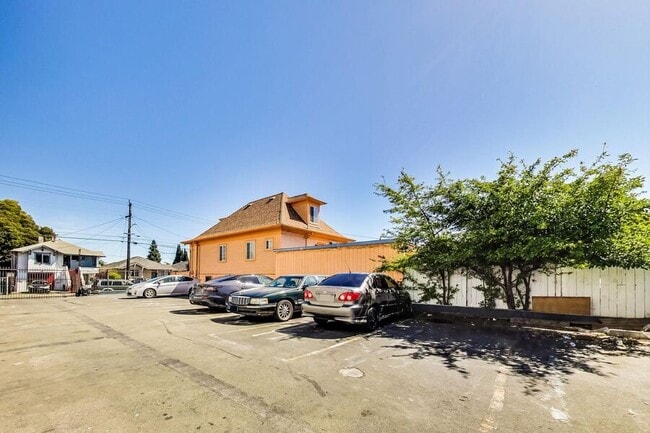 Building Photo - 1707 36th Ave