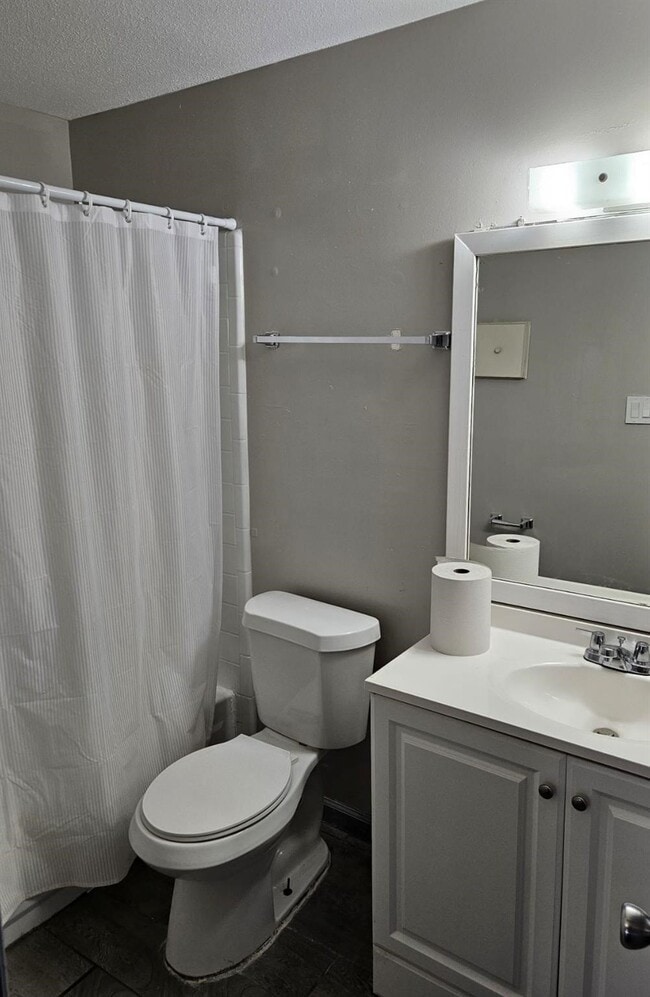 Building Photo - 9700 Leawood Blvd