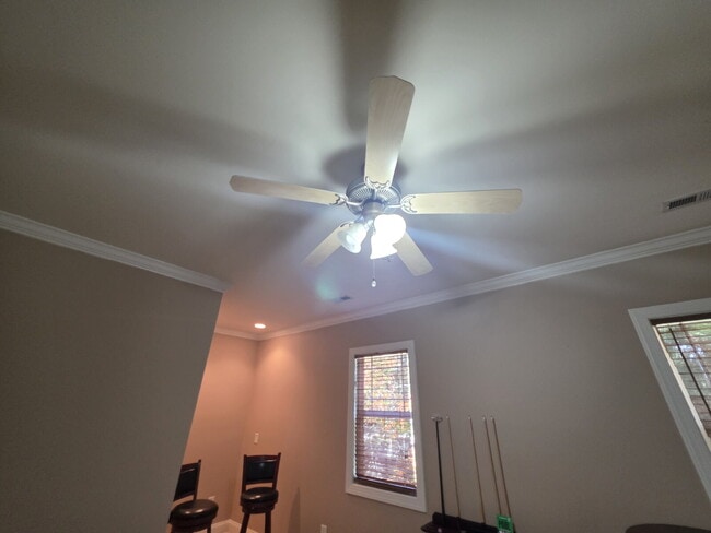 Building Photo - Spacious 4-Bedroom Home for Rent in Kings ...