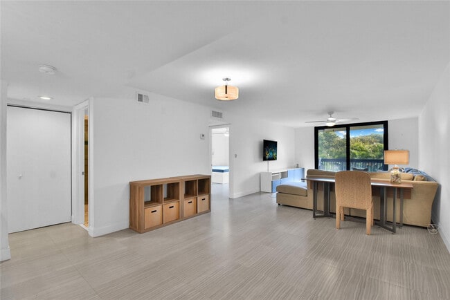 Building Photo - 4201 N Ocean Dr