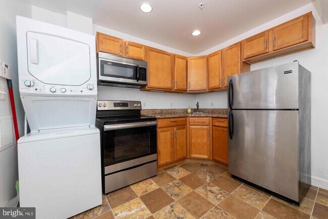 Building Photo - 514 Hobart Pl NW