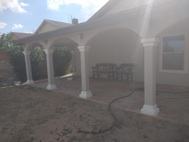 Building Photo - 3920 Tierra Marfil Rd