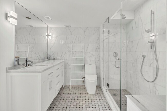 Building Photo - 11930 N Bayshore Dr