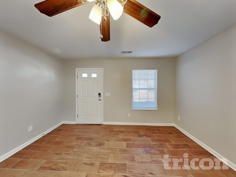 Building Photo - 2000 Lake Carolina Dr