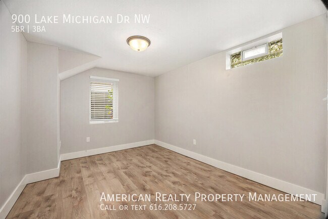 Building Photo - 900 Lake Michigan Dr NW