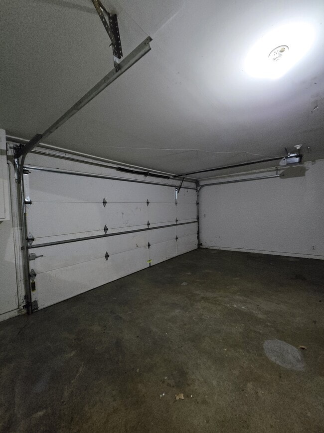 Building Photo - 714 S Fabrique Dr