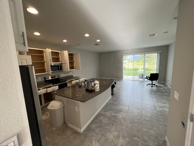 Building Photo - 7016 Grand Elm Dr