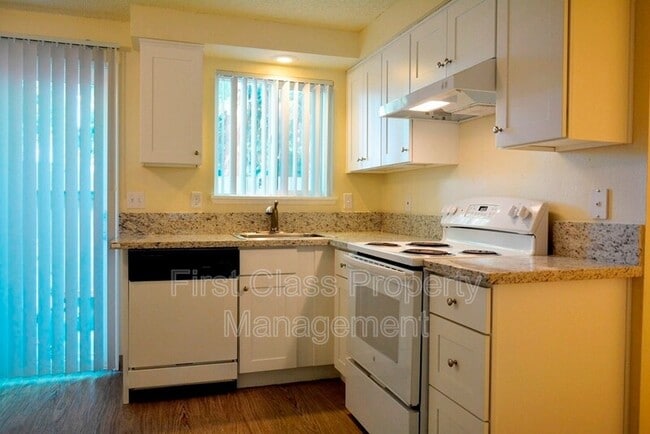 Building Photo - 1673 Dollar St