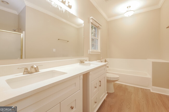 Building Photo - 100 Carriage Chase