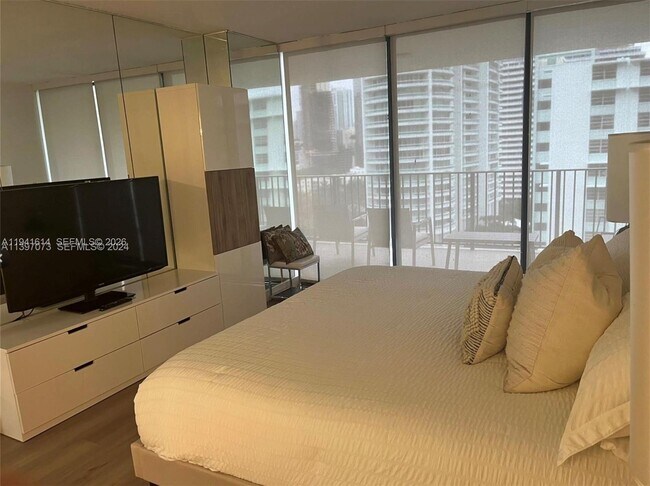 Building Photo - 1865 Brickell Ave