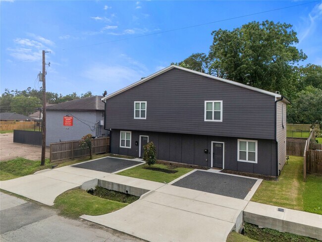 Building Photo - 7418 Mount St