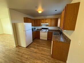 Building Photo - 1230 W Newlands Dr