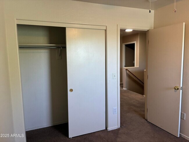 Building Photo - 6982 W Glenn Dr