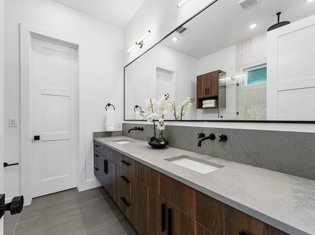 Building Photo - 8322 Williamsdell St