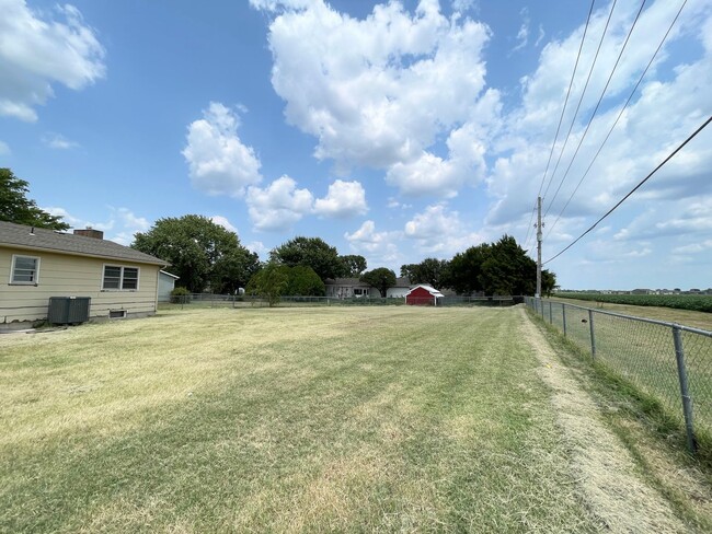 Building Photo - 3 Bedroom 2 Bath Home in Newton