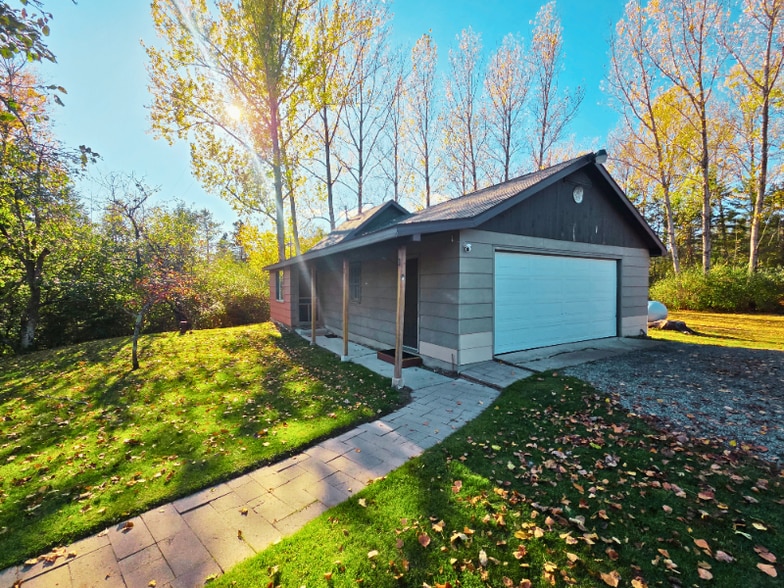 Building Photo - 510 M-35