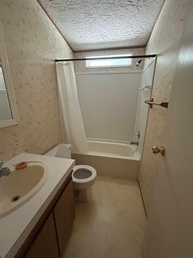 Building Photo - Two Bedroom Mobile Home for Rent in Maple ...