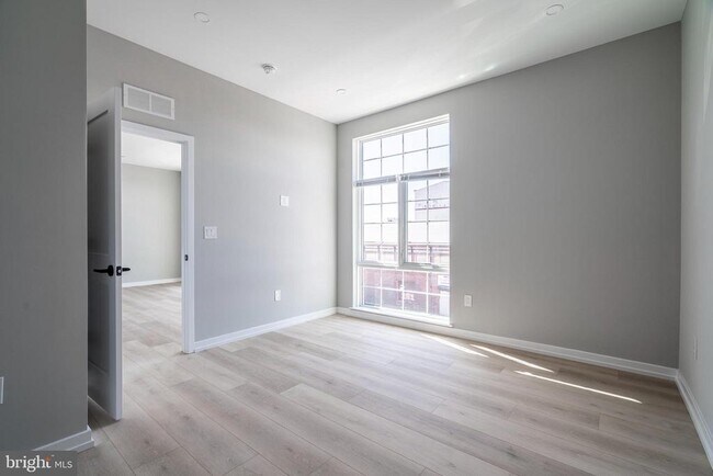 Building Photo - 2401 Washington Ave