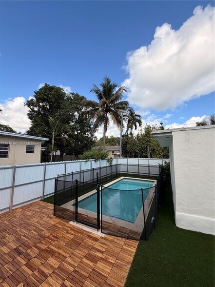 Building Photo - 6848 N Miami Ave