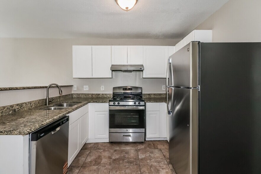 Building Photo - 16202 Samoa Way