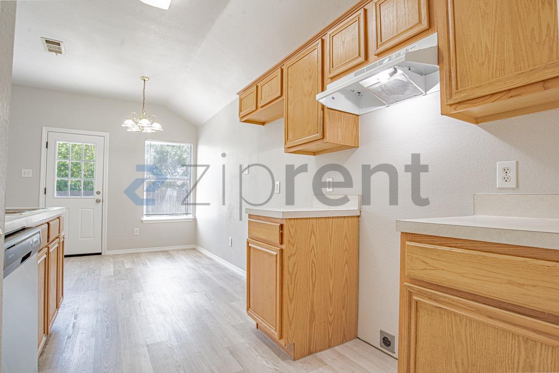 Building Photo - Unit