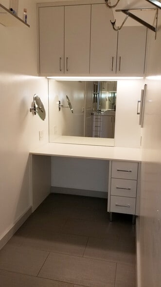 Closet/Mak up room - 321 S San Vicente Blvd