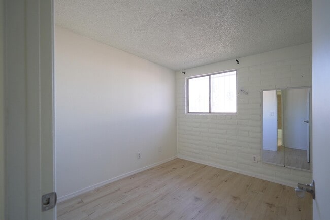 Building Photo - 3410 S Mann Ave
