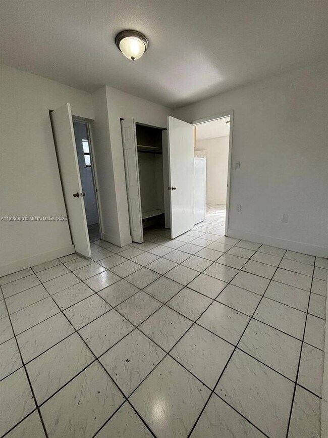 Building Photo - 1660 SW 24th Ave