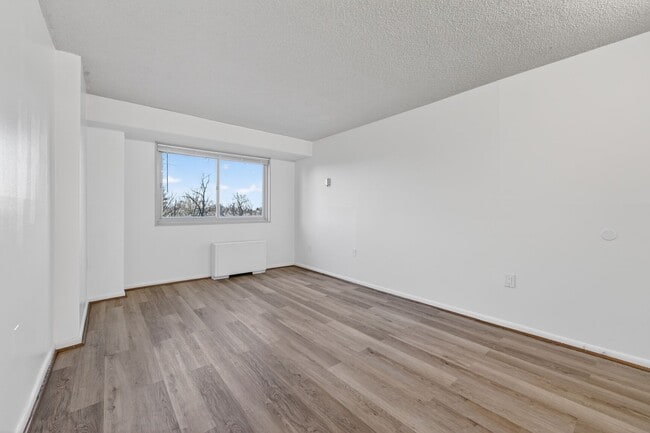 Building Photo - 2500 N Van Dorn St