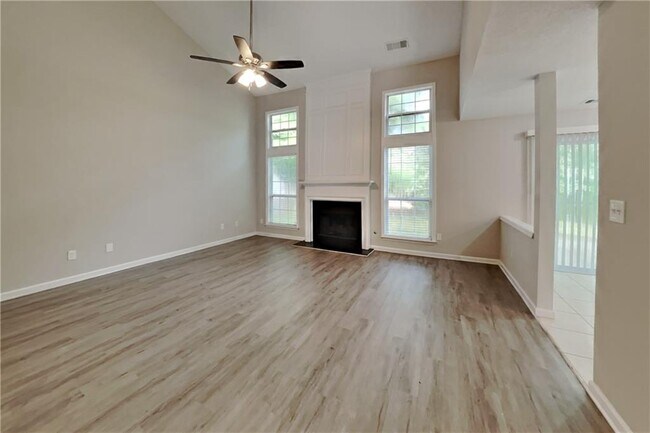Building Photo - 596 Lullingstone Dr SE