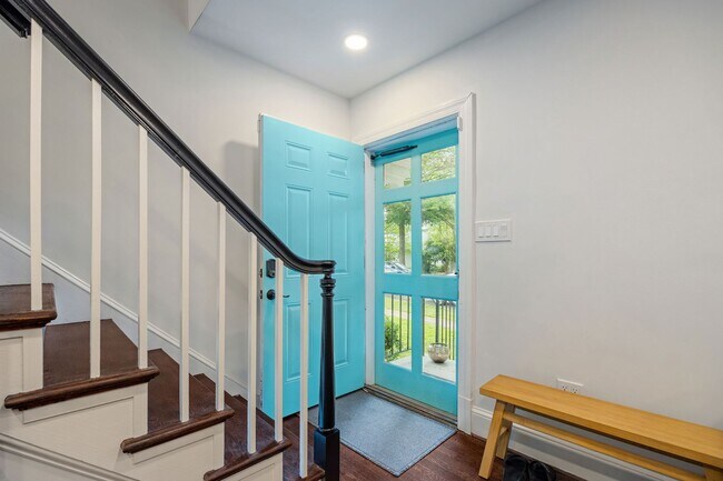 Building Photo - Beautiful 4 Bedroom Home off Of Cutshaw Ave! ***Available Early August 2026***
