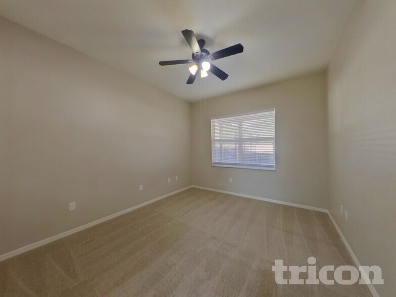 Building Photo - 1810 Cattleman Dr