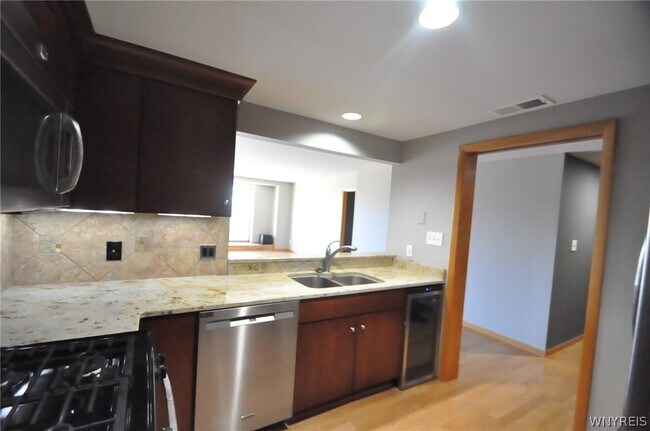Building Photo - 40 Waterfront Cir