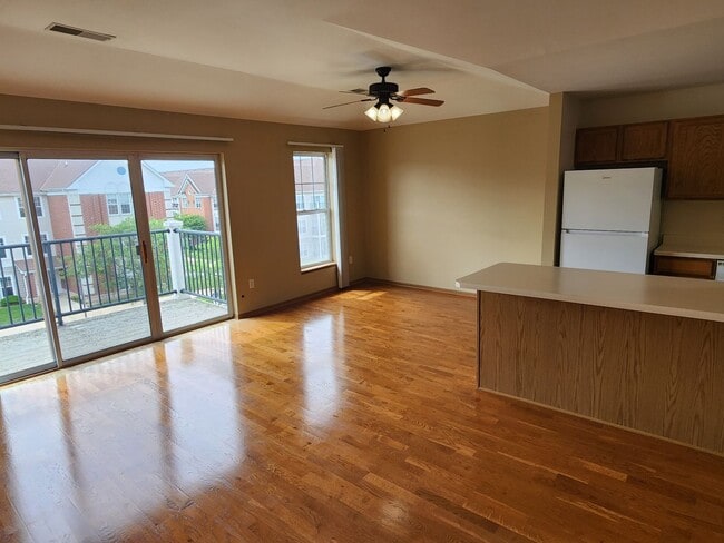 Building Photo - 2 bed 2 bath Kenosha condo