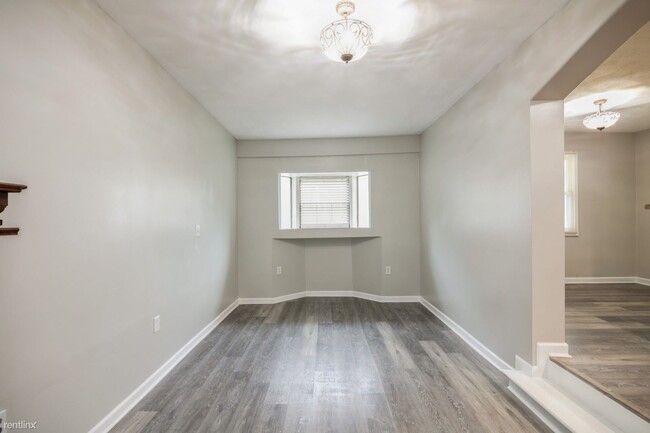 Building Photo - 3 br, 2.5 bath House - 2817 Carriage Lane